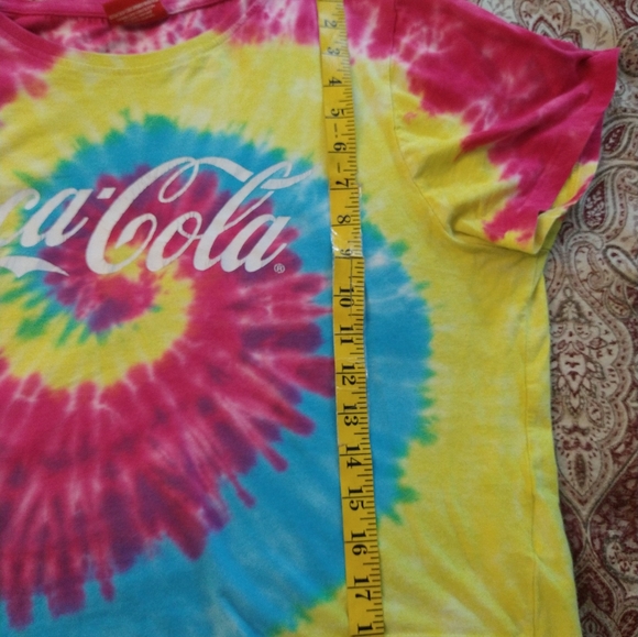 Size L Coca-Cola tie-dye short sleeve crop top - Picture 9 of 12